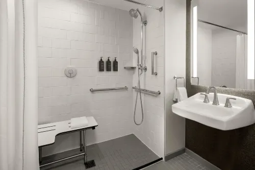Sheraton Milwaukee Brookfield Hotel Photos