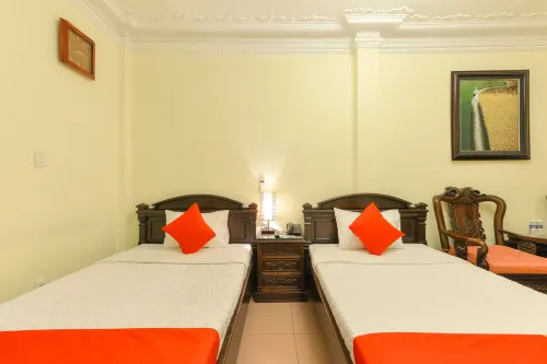 Lucky 2 Hotel & Travel Photos