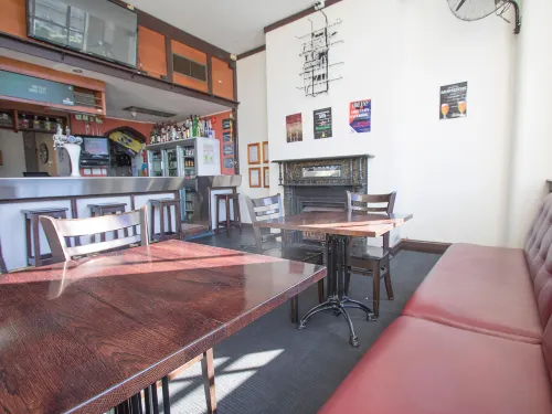 Hotel Waterloo & Backpackers Restauration Photos