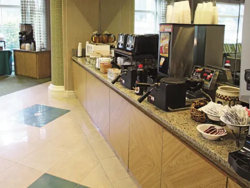La Quinta Inn & Suites by Wyndham Orlando Lake Mary Restauration Photos