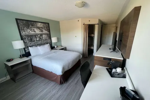 Super 8 by Wyndham Peterborough Photos