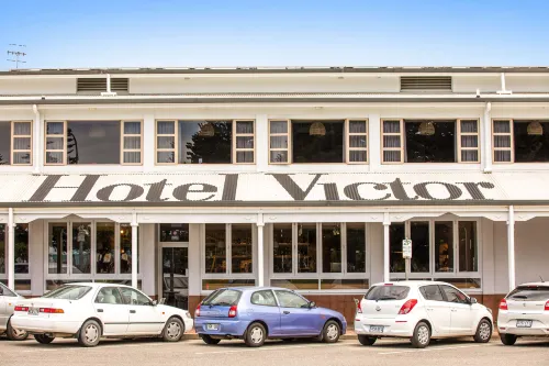 Nightcap at Hotel Victor Exterior Photos