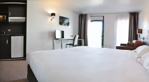 Golden Tulip Pornic Camere Photos
