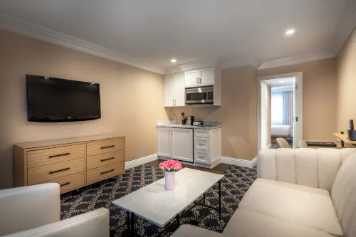 Beverly Hills Plaza Hotel & Spa Rooms Photos