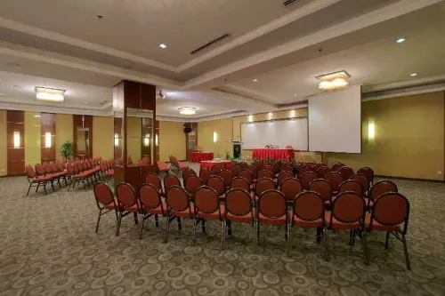 Crystal Crown Hotel JB Fasilitas Bisnis Photos