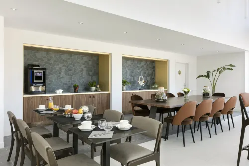 Citadines Confluent Nantes Dining Photos