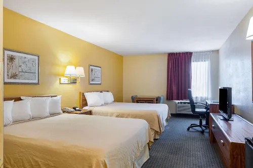 Rodeway Inn & Suites Rooms Photos