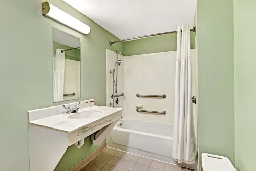 Ramada by Wyndham Saco/Old Orchard Beach Area Rooms Photos