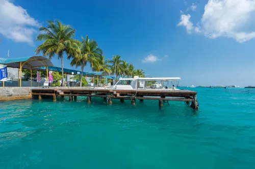 Triton Beach Hotel & Spa À proximité de l'hôtel Photos