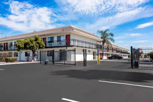 Econo Lodge Stockton Near I-5 Fairgrounds Exterior Photos