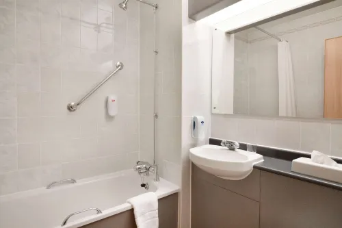 Days Inn by Wyndham Southampton Rownhams Photos