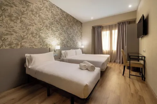 Hotel Avenida Gran Vía Rooms Photos