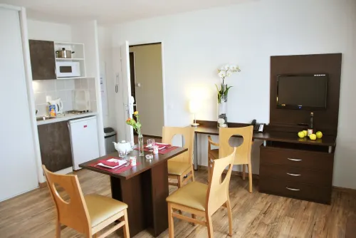 Appart Hôtel - Séjours et Affaires / Résidence étudiante - Les estudines Caen Le Clos Beaumois 22 Chambres Photos