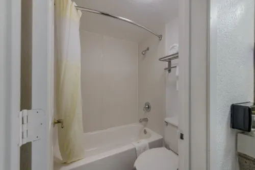 Quality Inn & Suites Airport Chambres Photos