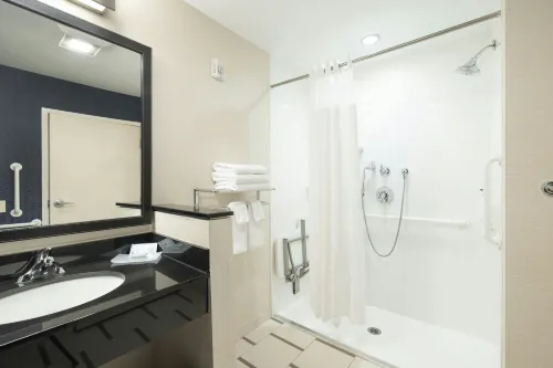 Fairfield Inn & Suites Springfield Northampton/Amherst Rooms Photos