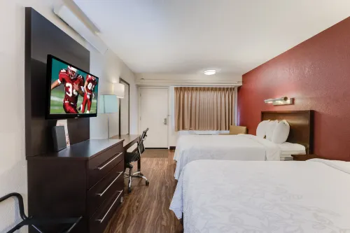 Super 8 by Wyndham Deerfield - Northbrook Rooms Photos