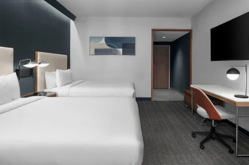 Courtyard Calgary Downtown Rooms Photos
