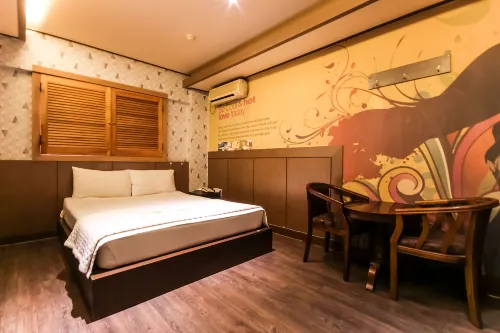WA hotel Rum Photos