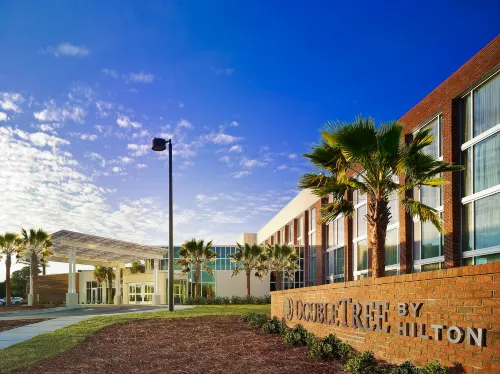DoubleTree by Hilton Hotel and Suites Charleston Airport Экстерьер Photos