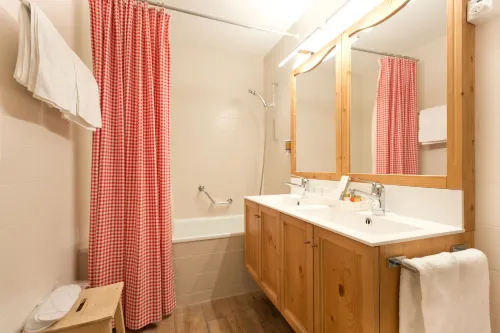 Hotel Bernerhof Grindelwald Rooms Photos
