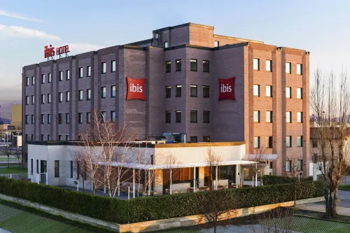 Ibis Firenze Prato Est Exterior Photos