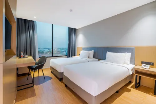 EASTERN HOTEL BOJONEGORO Kamar Photos