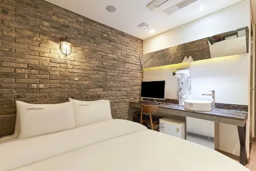 Hertz Hotel Photos