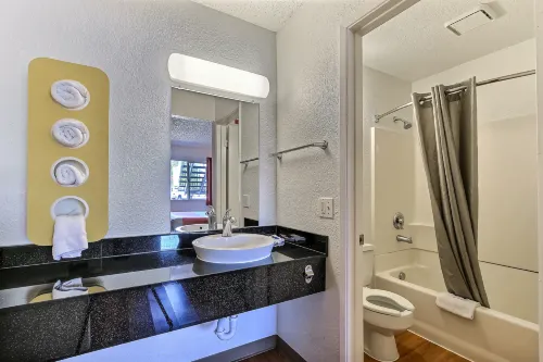 Motel 6 Pleasanton, CA Rooms Photos