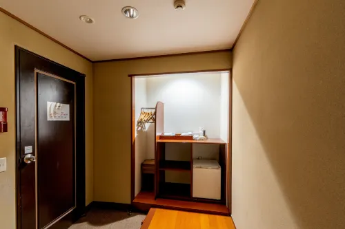 Fuji Syouei Kaikan Kamar Photos