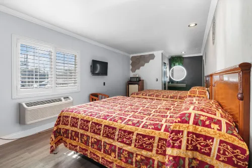 Beverly Inn Photos