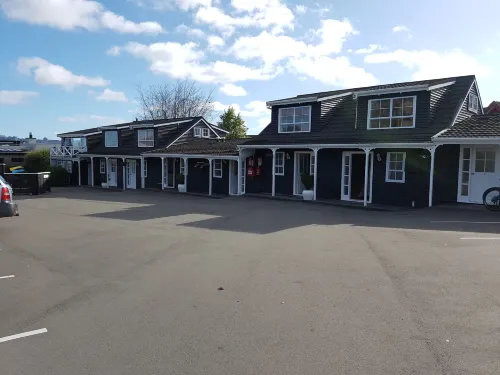 Cottage Mews Motel Exterior Photos