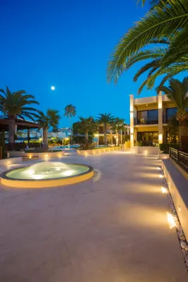 Atlantis Beach Hotel À proximité de l'hôtel Photos
