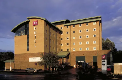 Ibis Styles London Gatwick Airport Exterior Photos