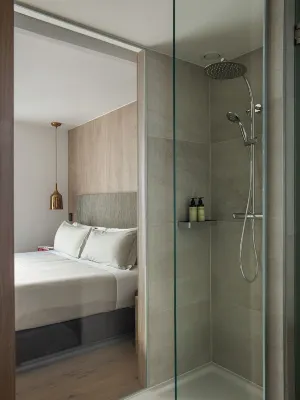 ME Barcelona Camere Photos