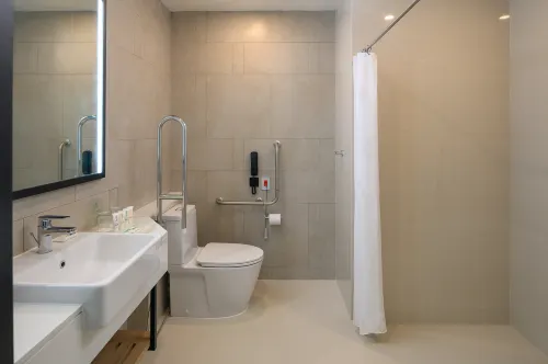 Holiday Inn & Suites Siracha Laemchabang Photos