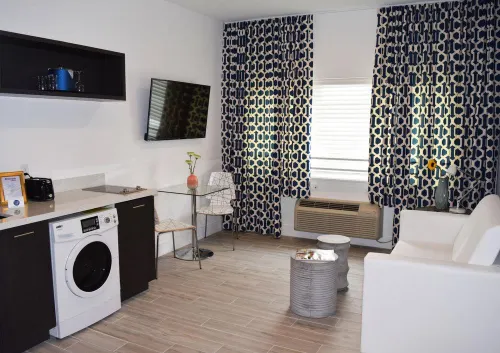 Oceanside Hotel and Suites Photos