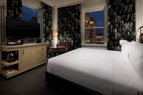 The Candler Hotel Atlanta, Curio Collection by Hilton Photos