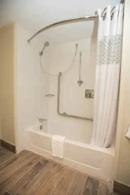 Hampton Inn & Suites by Hilton Thunder Bay Huoneet Photos