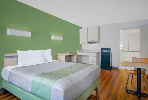 Motel 6 Tallahassee, FL - Downtown Rooms Photos