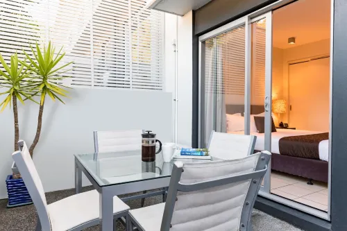 Sea Spray Suites Zimmer Photos