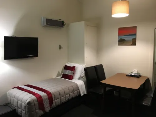 Colonial Lodge Motel Photos