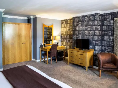 Barons Court Hotel Walsall Rooms Photos