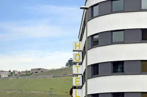 B&B HOTEL Würzburg-City Esterni Photos
