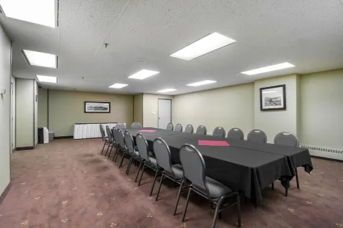Quality Inn & Suites Yellowknife Geschäftseinrichtungen Photos