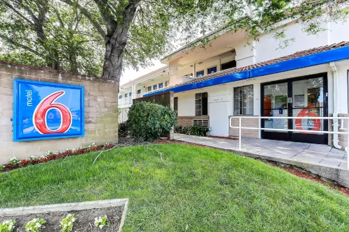 Motel 6 Pinole, CA Ngoại thất Photos