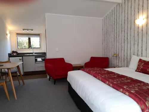Lake Matheson Motel Photos