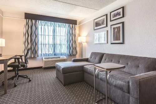 La Quinta Inn & Suites by Wyndham Orlando Lake Mary Chambres Photos
