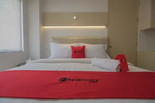RedDoorz Apartment @ Sentul Tower Kamar Photos