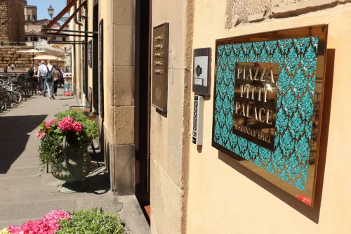Piazza Pitti Palace Circondario Photos