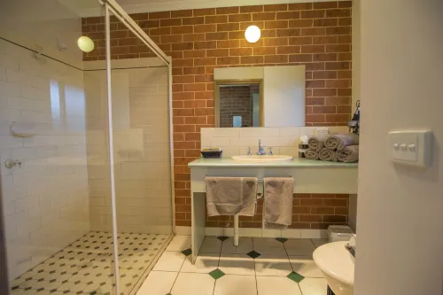 Rose Garden Motel Rooms Photos